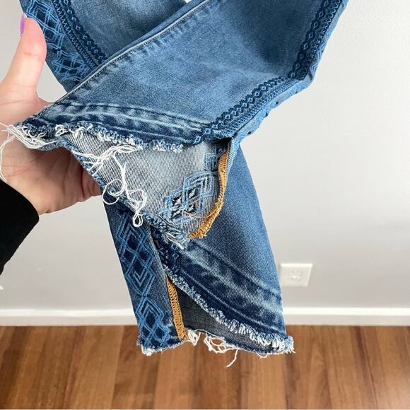 Driftwood | Jackie High Rise Jean Floral Embroidered Asymmetrical Raw Hem Skinny - Picture 4 of 10